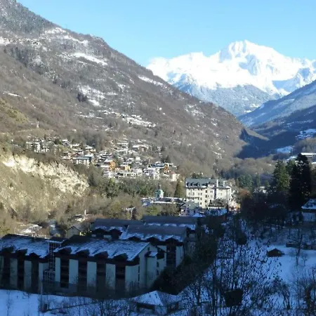Confortable Avec Balcon A Brides-les-bains, Pour 4 Pers, Proche Thermes Et Centre-village - Fr-1-512-271 Apartment *