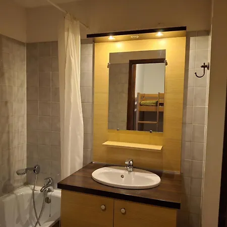 Confortable Avec Balcon A Brides-les-bains, Pour 4 Pers, Proche Thermes Et Centre-village - Fr-1-512-271 Brides-les-Bains