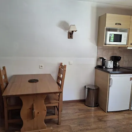 Confortable Avec Balcon A Brides-les-bains, Pour 4 Pers, Proche Thermes Et Centre-village - Fr-1-512-271 *