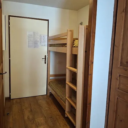 Confortable Avec Balcon A Brides-les-bains, Pour 4 Pers, Proche Thermes Et Centre-village - Fr-1-512-271 Apartment *