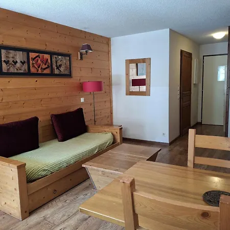 Confortable Avec Balcon A Brides-les-bains, Pour 4 Pers, Proche Thermes Et Centre-village - Fr-1-512-271 Apartment